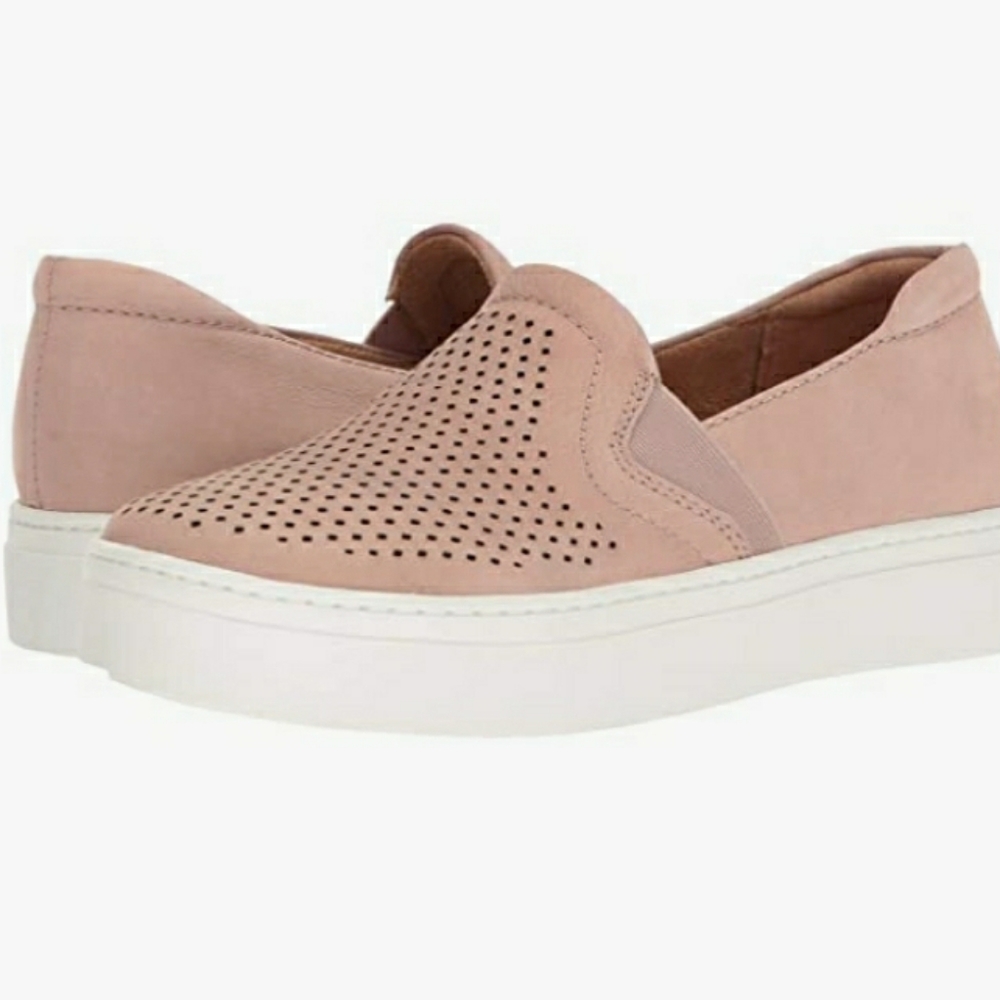 NIB Naturalizer Carly mauve sneakers size 5.5 NEW!
